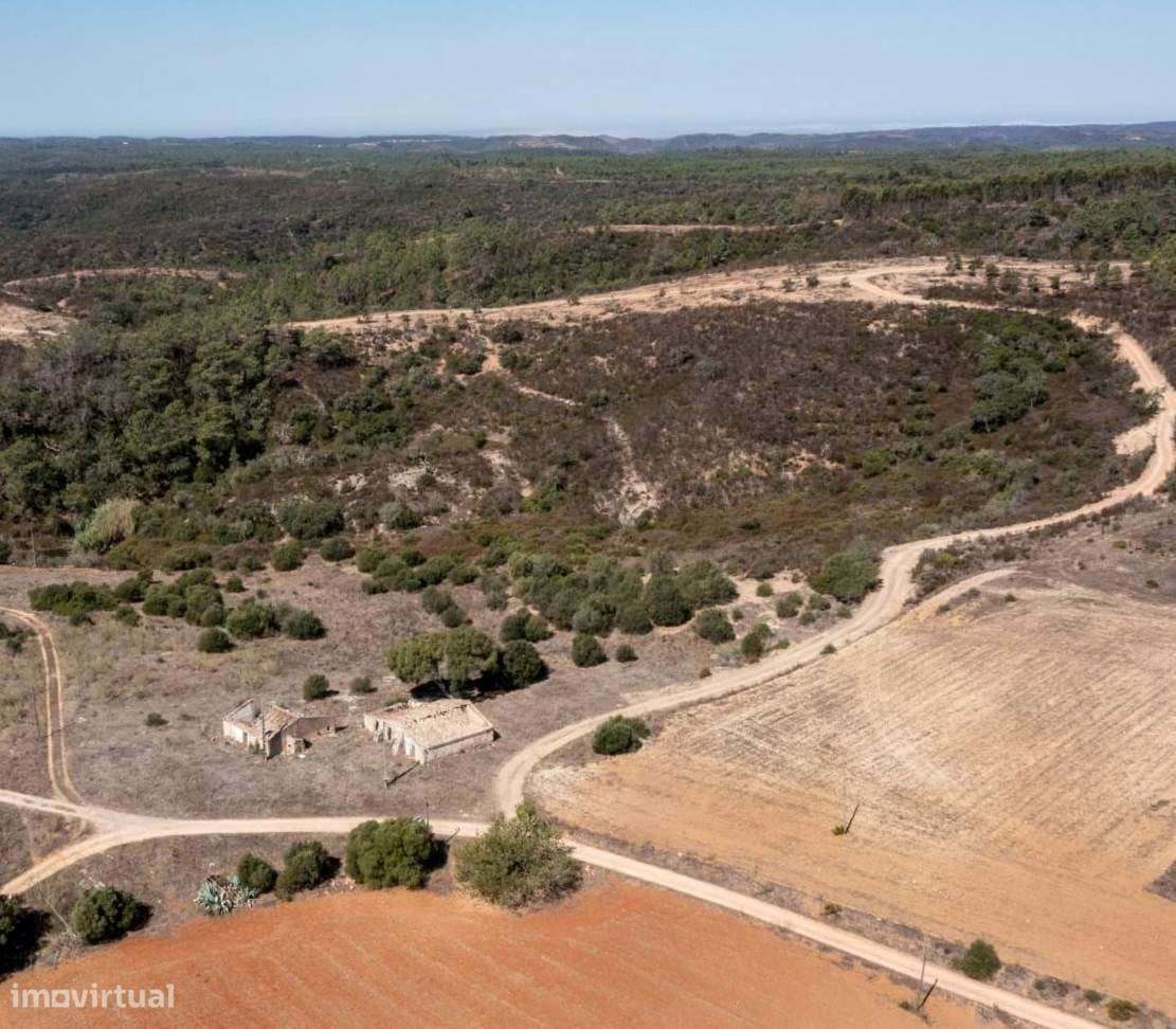 GRANDE TERRENO DE 21HA COM RUÍNA PARA VENDA EM BORDEIRA, ALJEZUR - Grande imagem: 4/8