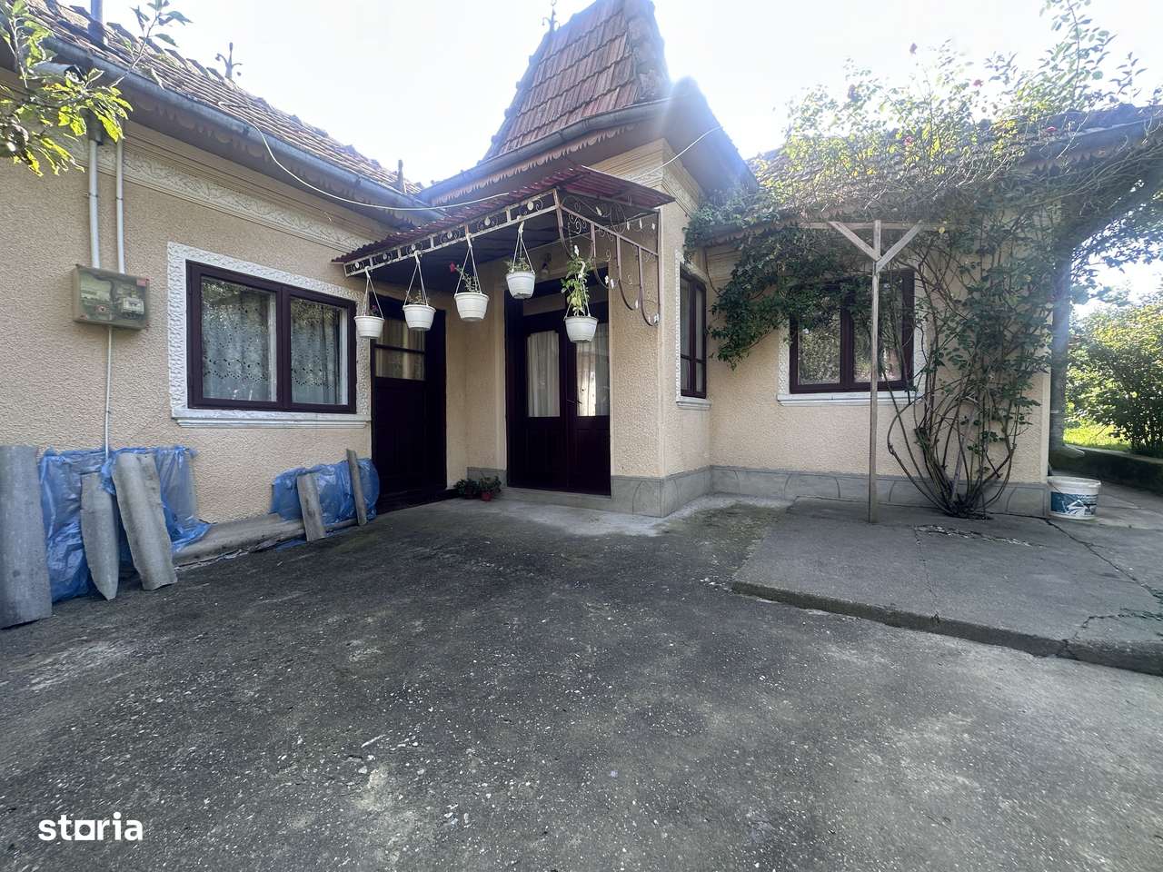 De vanzare: casa in inima unei superbe zone de deal, Valeni-Dambovita-1