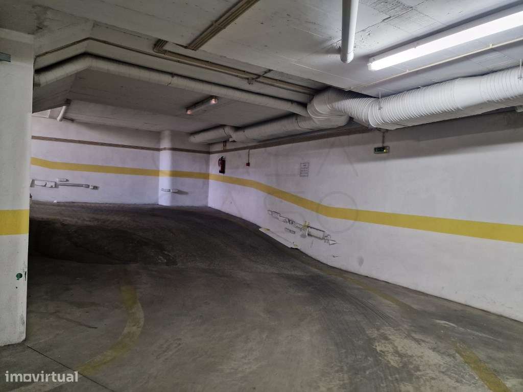 Garagem/Box com luz - Praça do Brasil - Junto ao terminal de transp...-5