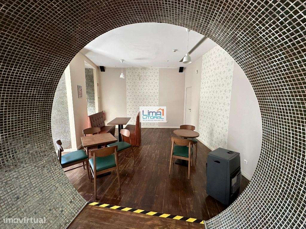 Prédio devoluto para habitação e comércio - Zona Histórica de Leiria-12