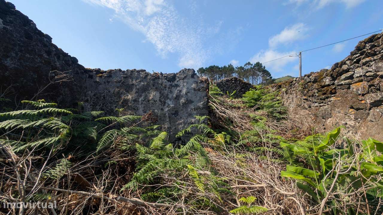 Ruína com Potencial Turístico e Vistas Deslumbrantes na Ilha do Pico-16
