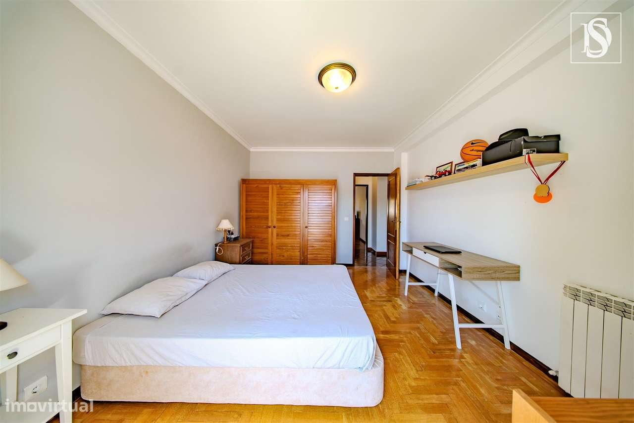 Apartamento T4 c/ Garagem-24