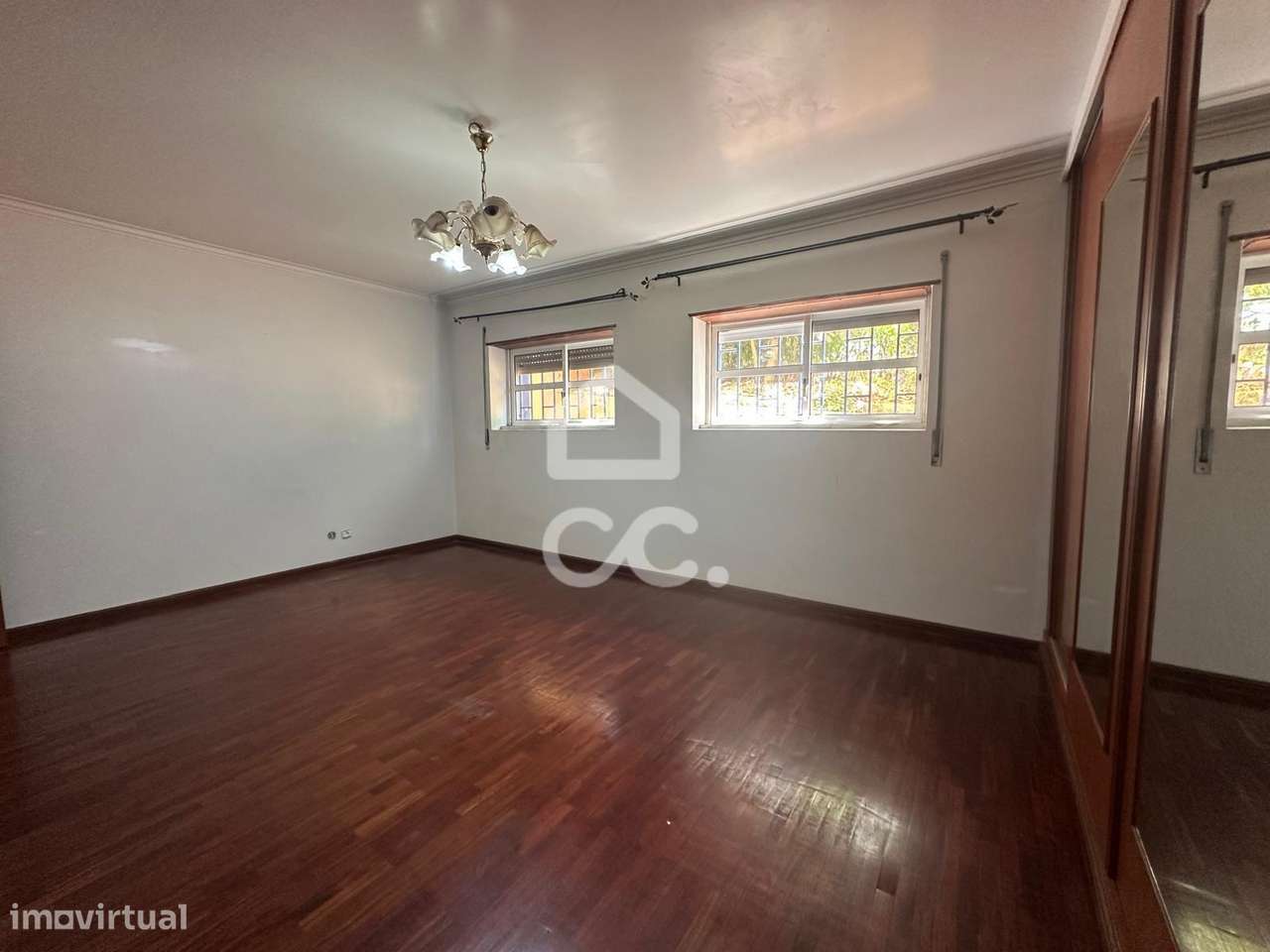 Apartamento T2 com Excelentes Áreas | Tapada das Mercês-18