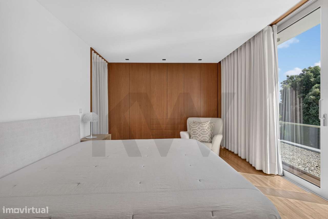 Moradia T5 de Luxo com Piscina e Lote de 2.773 m2-31