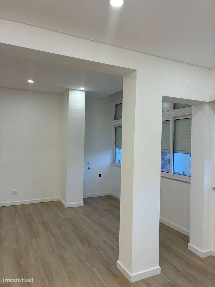 Apartamento T4 em Barreiro com Excelente Localização-38