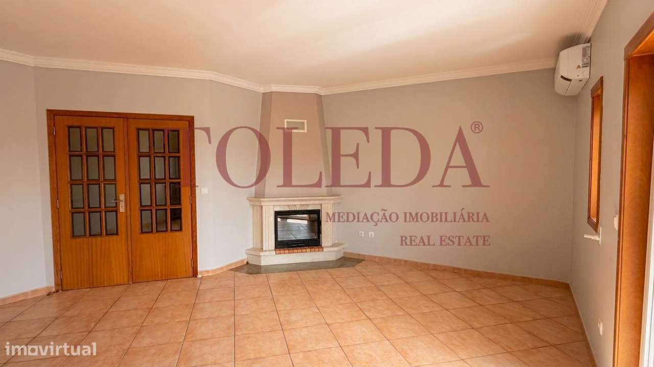 Moradia T3+1 com Terraço e Garagem-2