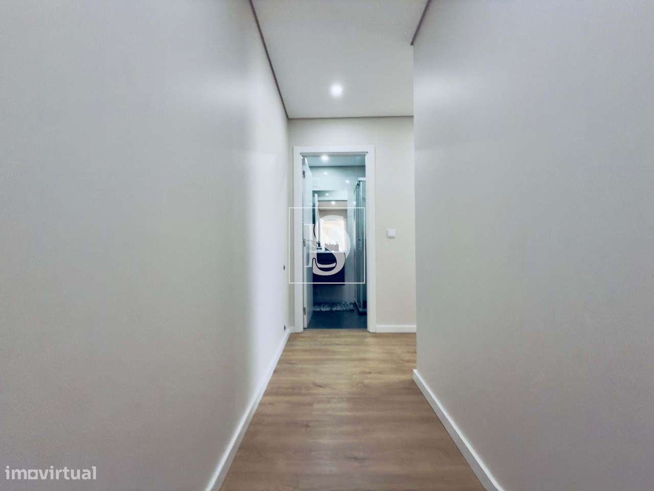 Apartamento T3 com Terraço, Vista Serra e Garagem para 3 Carros em Val - Grande imagem: 3/8