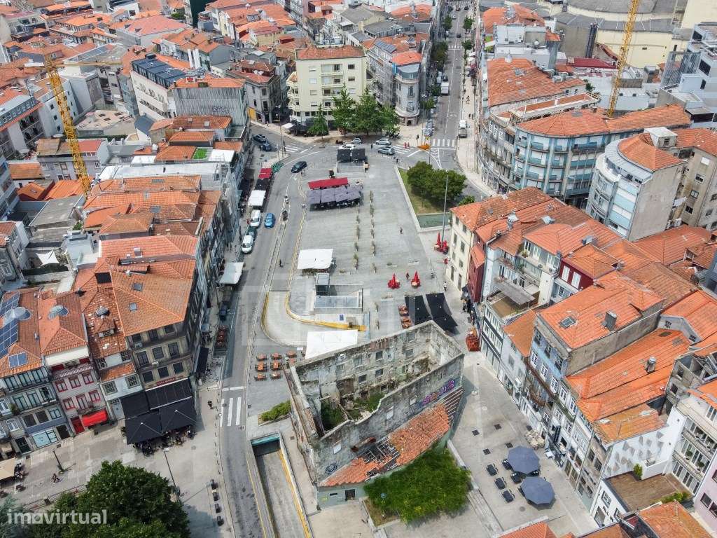 Apartamento T0+1 com arrecadação, na Baixa do Porto-21