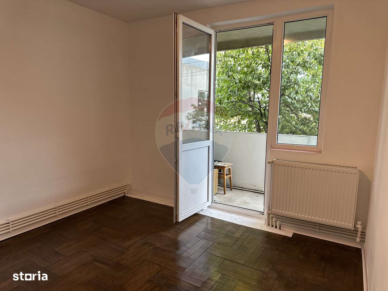 Apartament cu 4 camere de vânzare Roman central - Imagine principală: 3/9