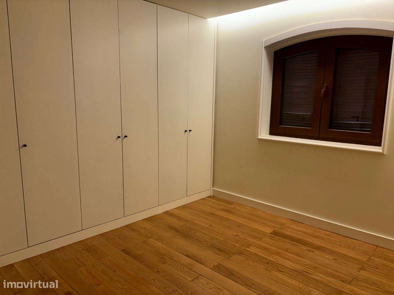 Magnífica Moradia 4 frentes/2 suites/garagem 4 carros/a 350m da praia-16