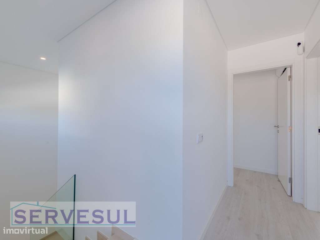 Moradia Moderna com Piscina e uma vista magnifica para o Campo de G...-28
