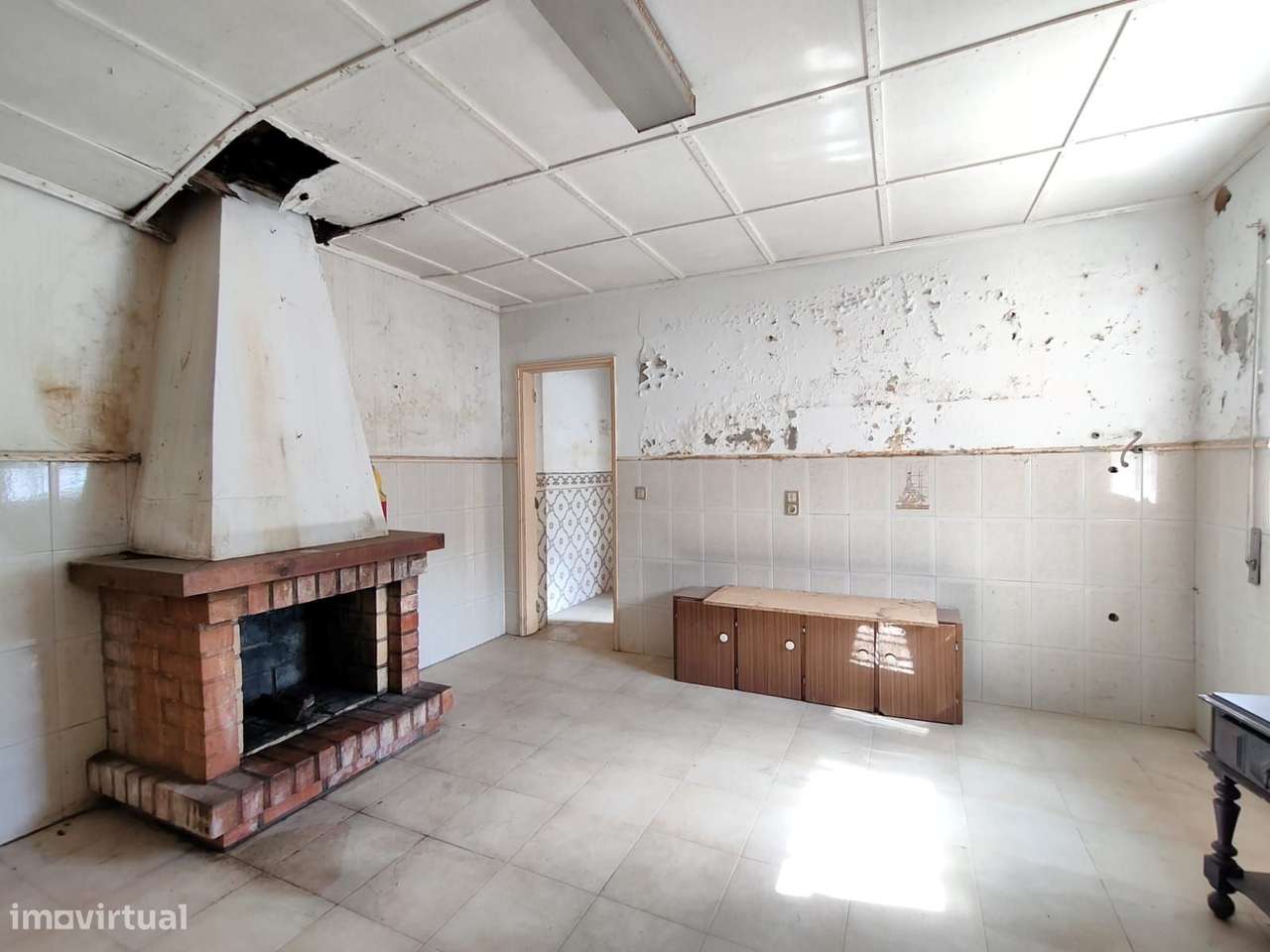 MORADIA EM ESGUEIRA PARA RECUPERAR - Grande imagem: 3/9