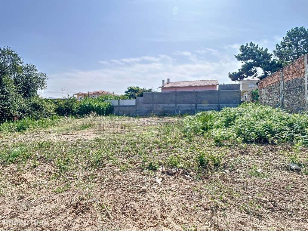 Moradia T3+1 com piscina e anexo em Fernão Ferro-24