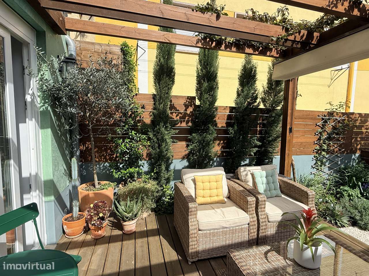 T2 com 2 casas de banho e jardim privativo na Graça-36
