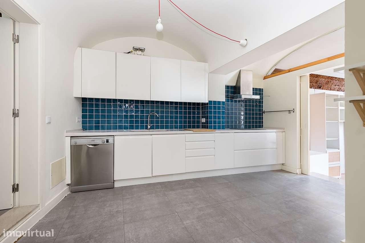 Moradia de luxo com 3 suites, pátio e varandas junto aos Meninos da Gr-3