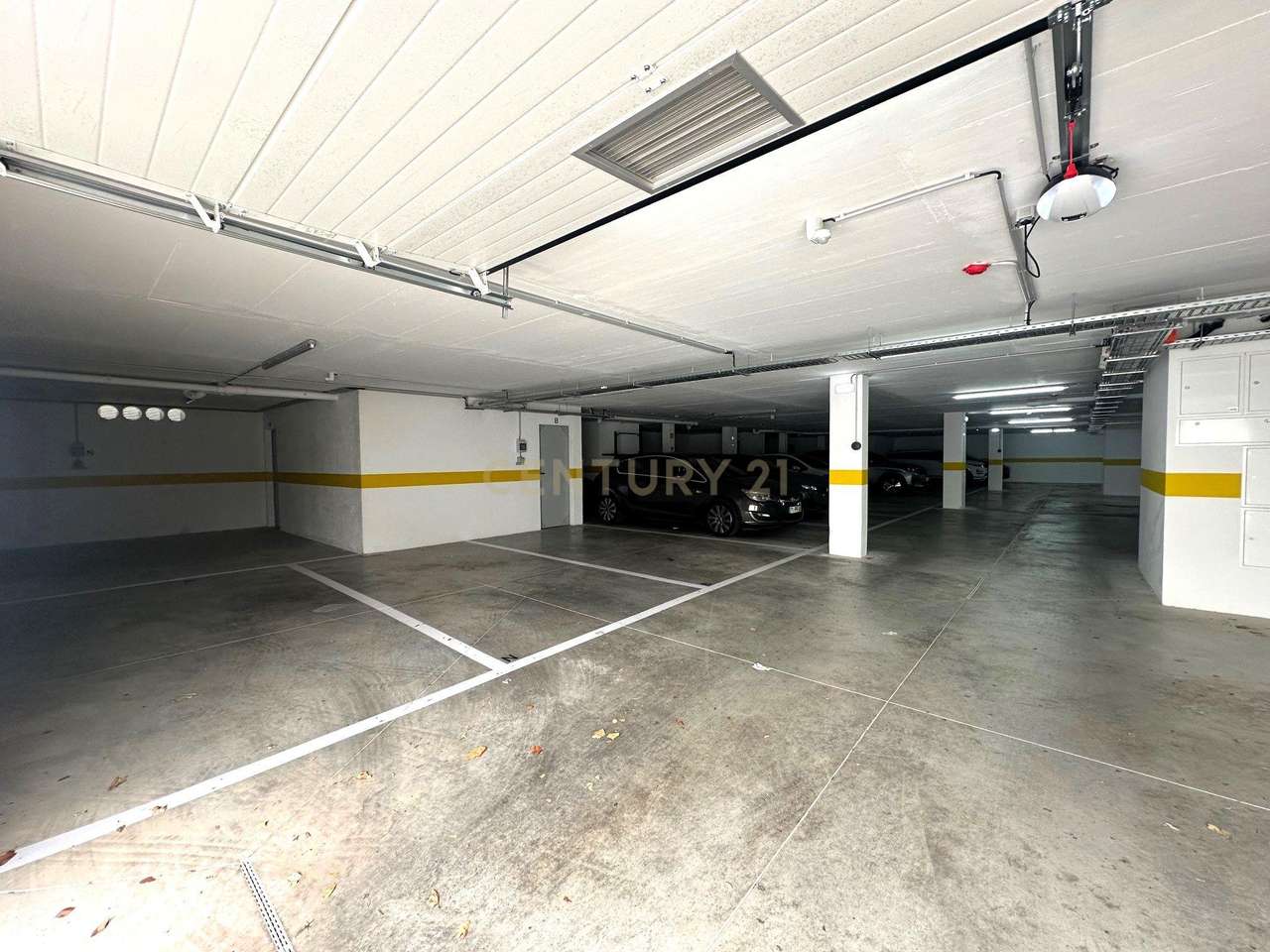 T3 Tires - 3 parqueamentos e arrecadação-8