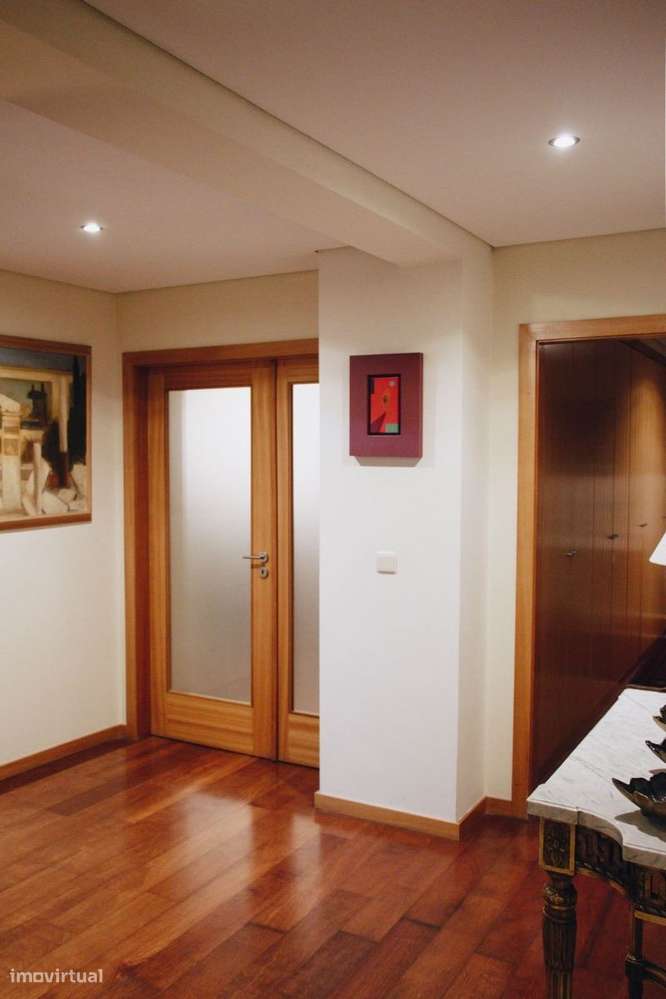 T5 triplex  3 frentes  piscina Garagem Junto colégio Luso Francês - Grande imagem: 4/25