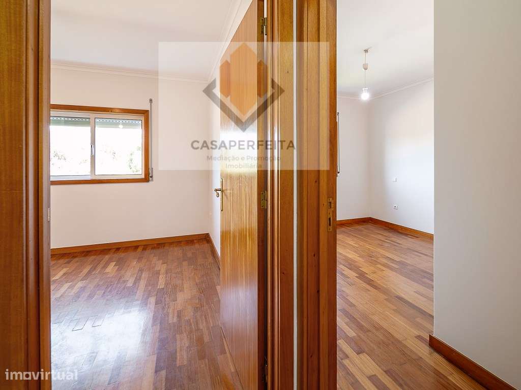 Fabuloso Apartamento T3 de 3 Frentes com Varanda e Box - Avintes-28