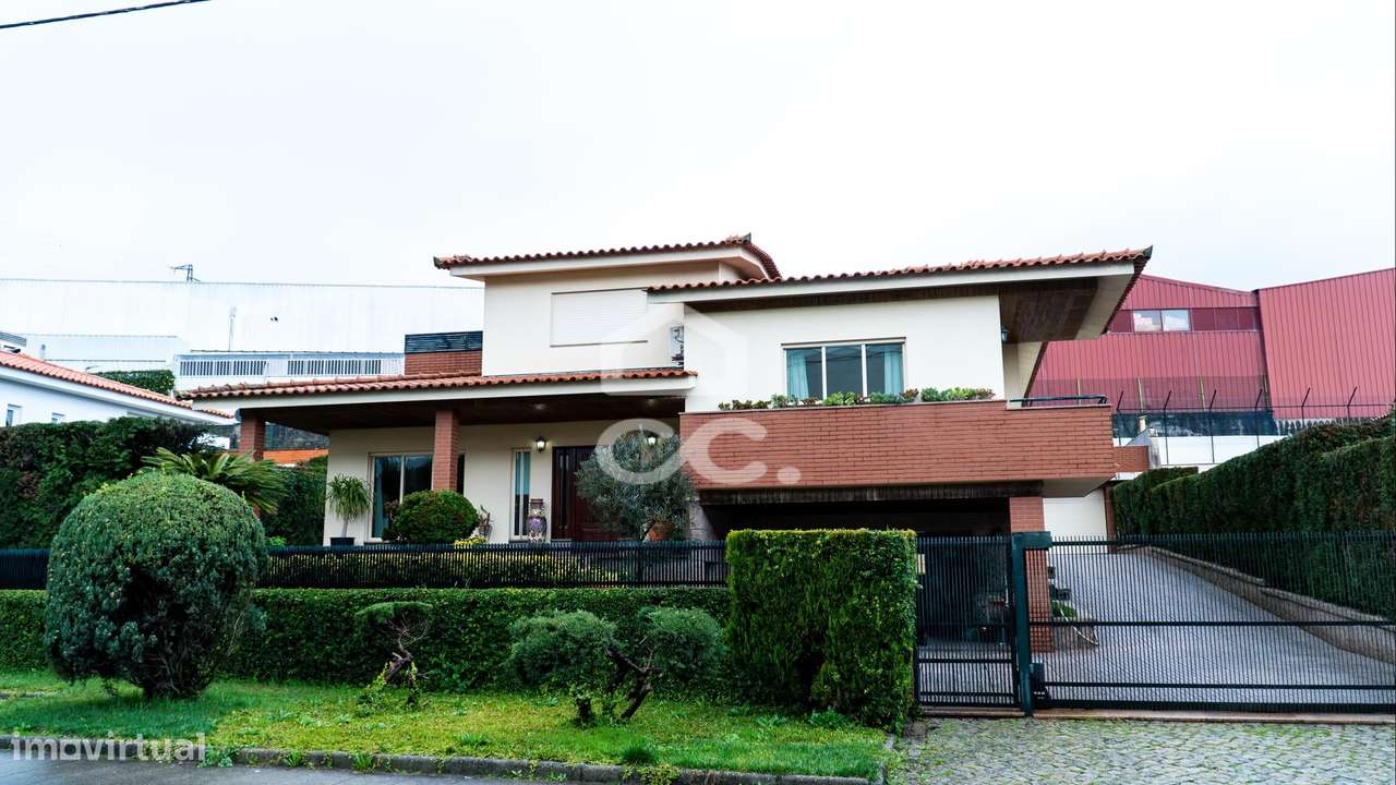 Moradia Individual V3+1 no Centro de Pevidém-1