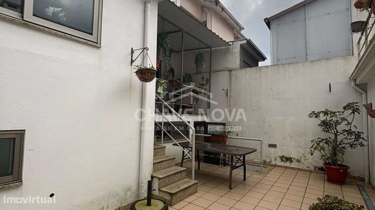 Excelente Moradia T3+1 à venda, apenas a 200 metros de Santo Ovídio.-13