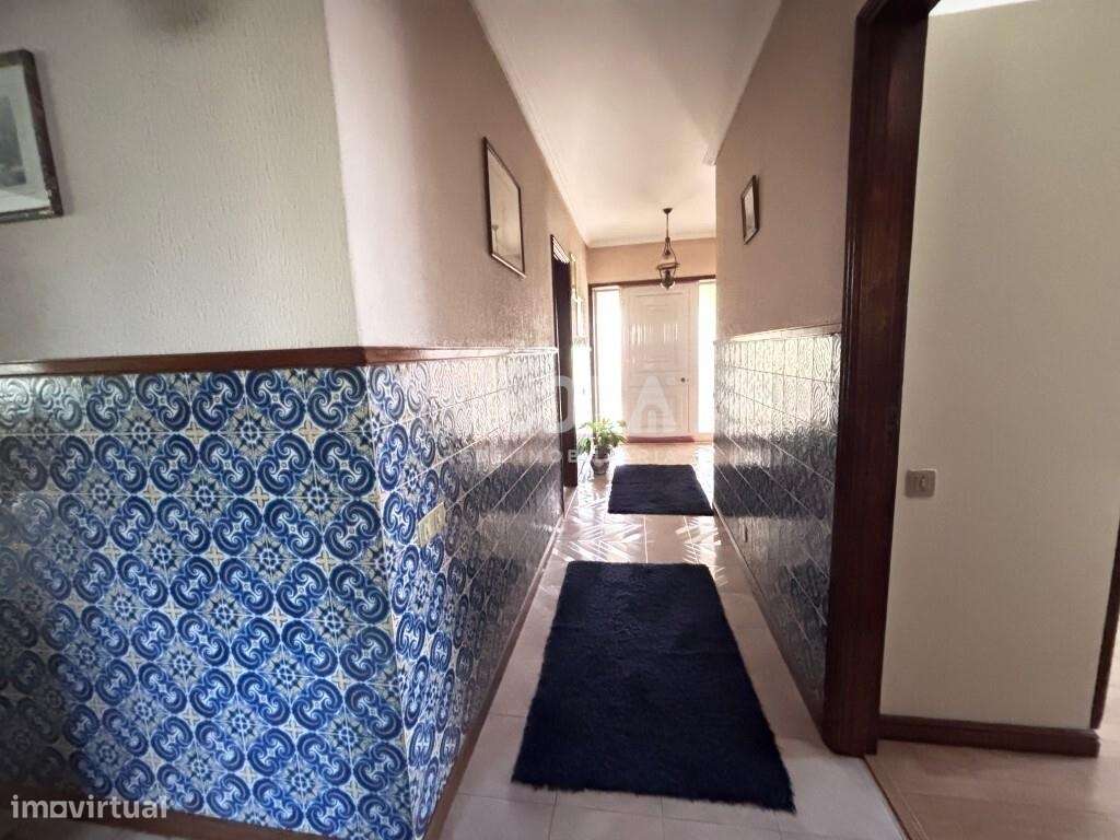 Moradia BI-FAMILIAR com amplas varandas-41