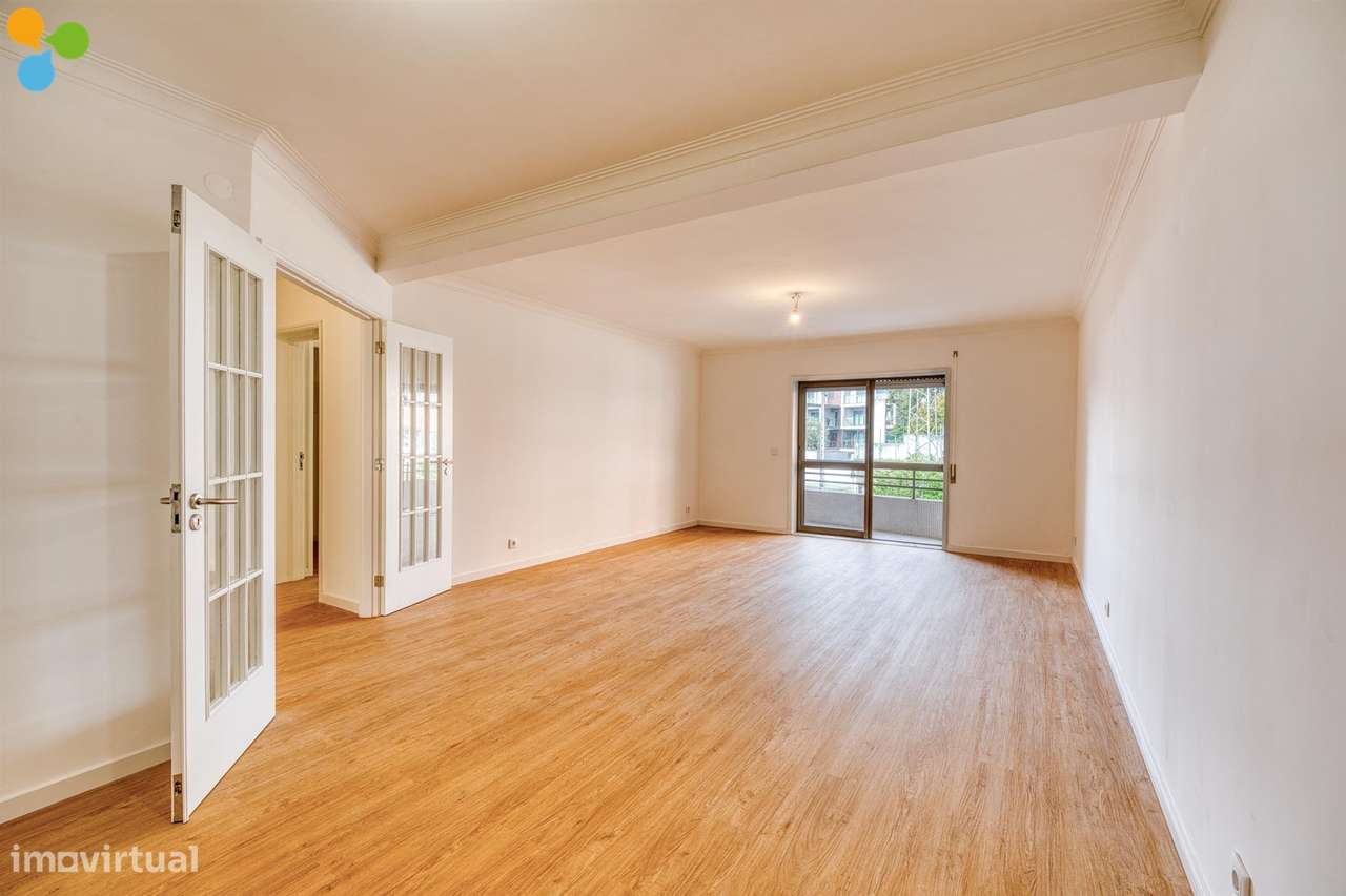 T2+1 Renovado com Varandas e Lugar de Garagem | Próximo da Rotunda da-2