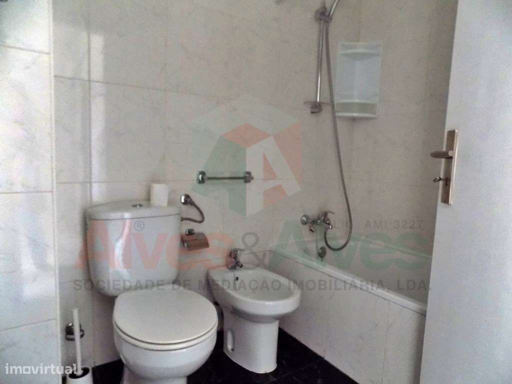 T2 com varanda, lugar de garagem e arrumos nos Altos, Maia-8