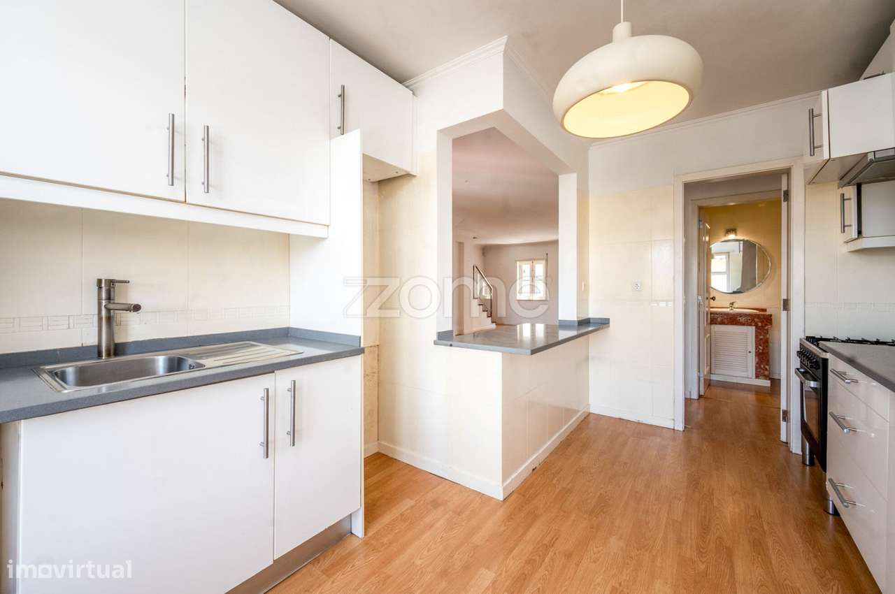 CASA EXCLUSIVA NA RUA DA COSTA (entre as Necessidades e Alcântara)-17