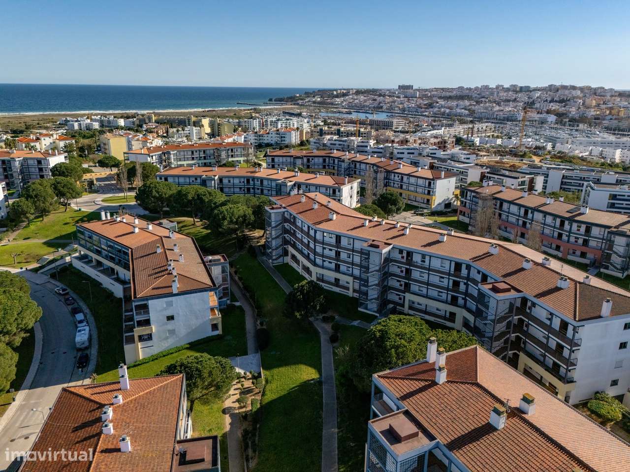 Apartamento de 2 quartos em Marina Park com grande terraço, piscina e-15