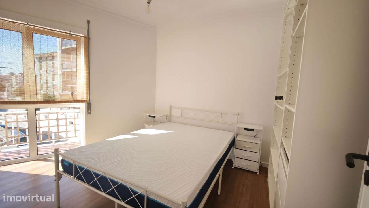 Apartamento T2 remodelado, com varanda e sótão. Centro da cidade.-15