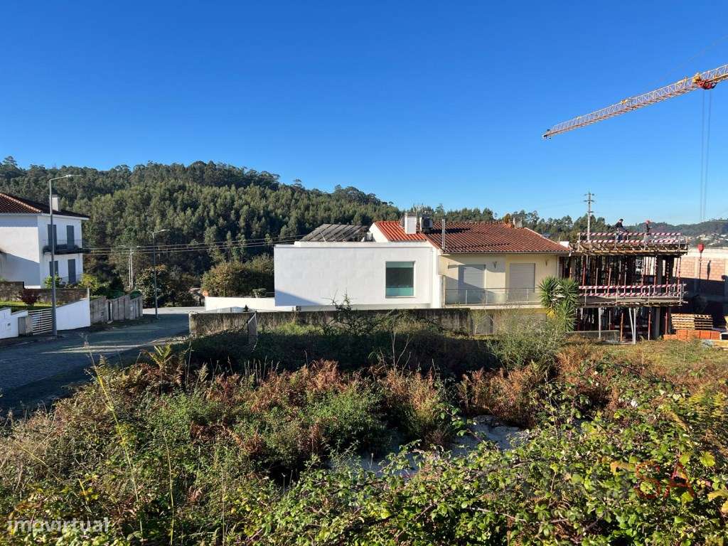 Lote de terreno com 300m2 para construção de moradia de gaveto com ... - Grande imagem: 4/21