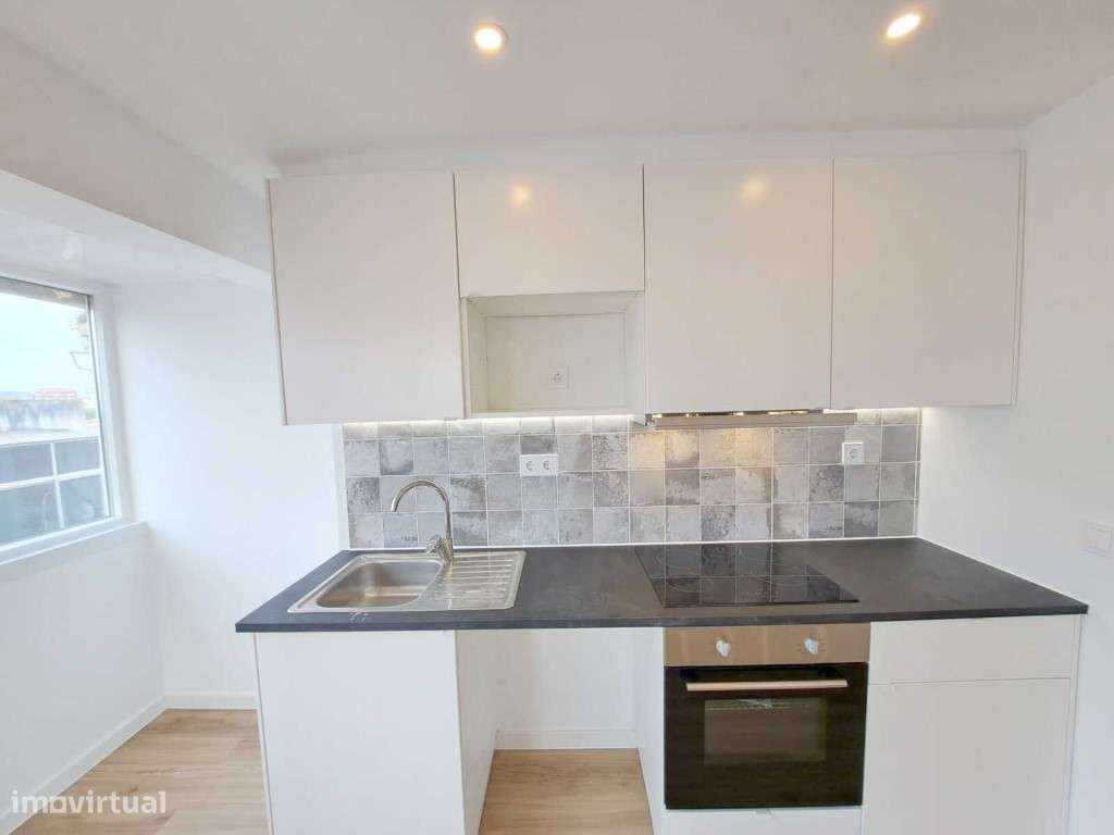 Apartamento T2 com varanda para venda em Camarate, Loures - Lisboa-9