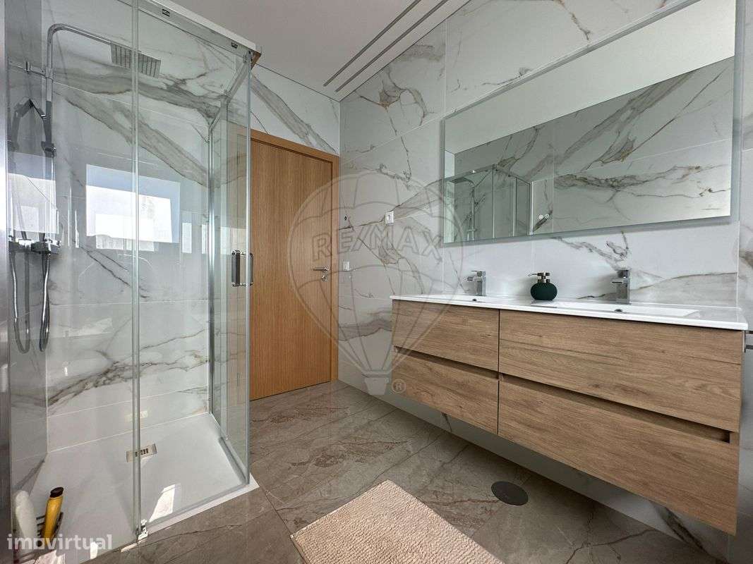 Moradia T4 para venda-13