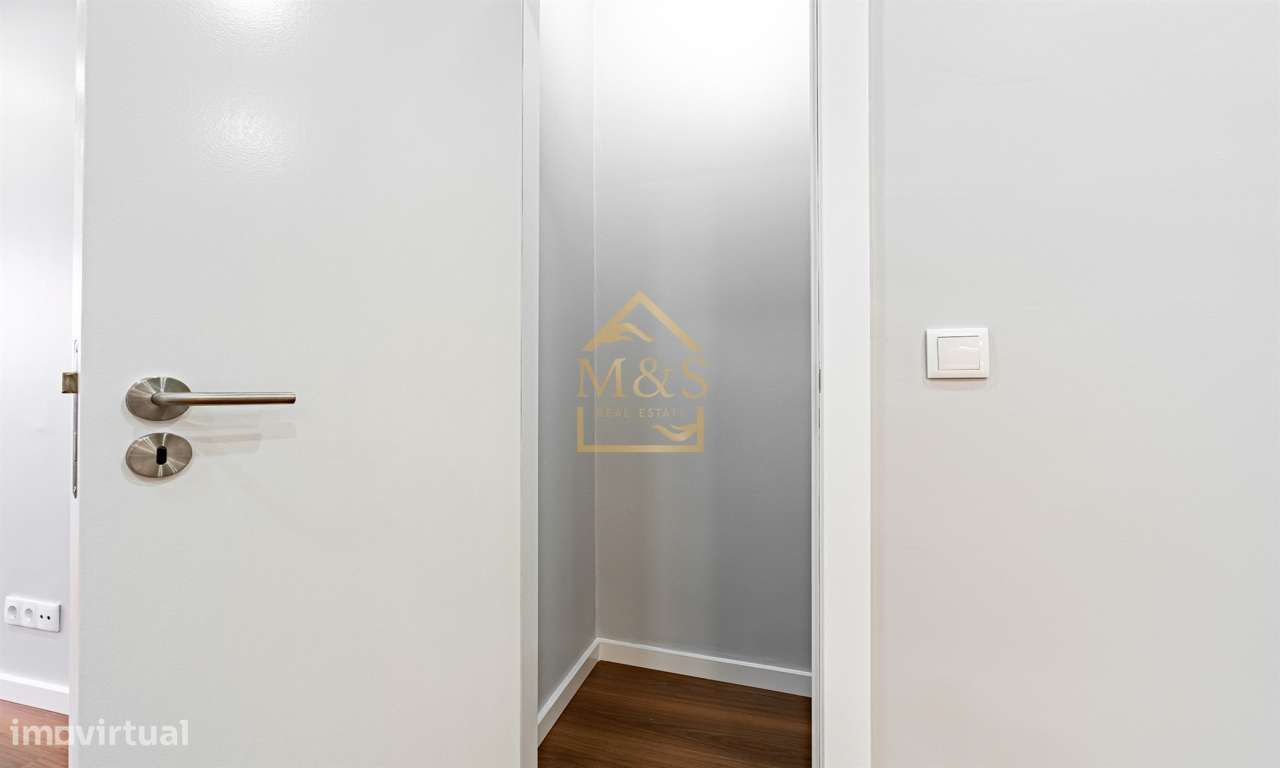 Apartamento T2 Remodelado, Jardim Privativo, Praça Velasquez- Porto-11