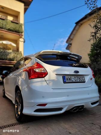 Ford Focus ST - 8