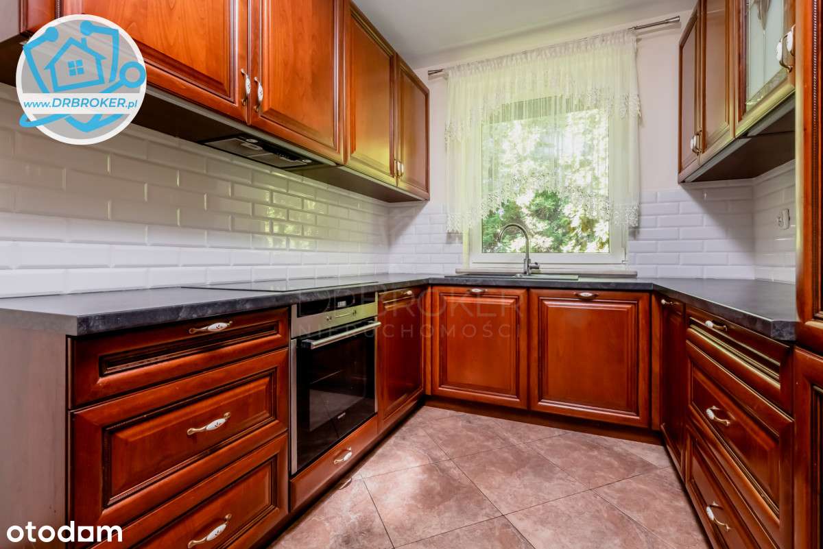 Dom z piękną działką i wolnostojącym garażem-8