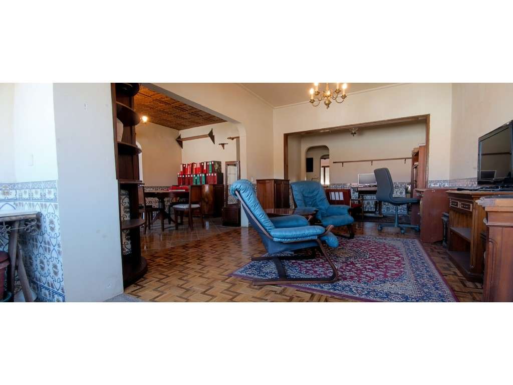 Apartamento T3 convertido em T2 - Paço de Arcos. Comboio.-8