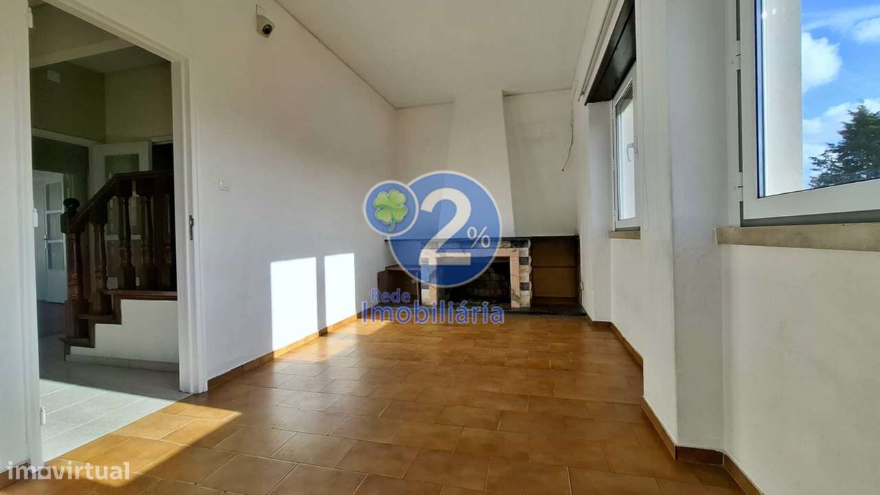 Apartamento T5 Duplex com Logradouro - Pousos-23
