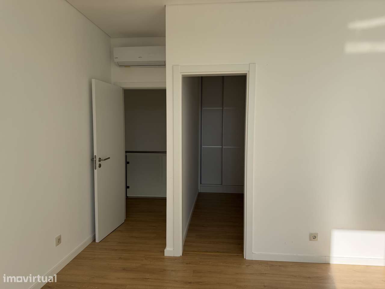 Moradia T4 NOVA com box e piscina-20