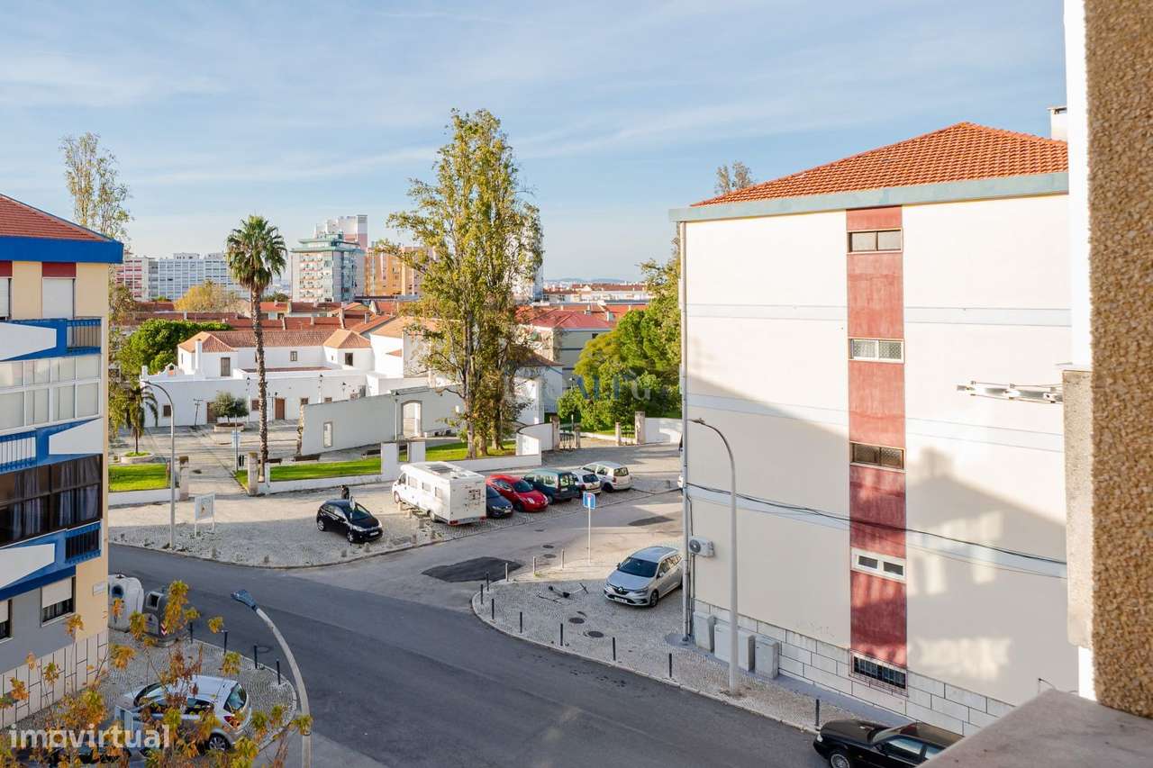 Apartamento T2 no Alto do Seixalinho, Barreiro-16