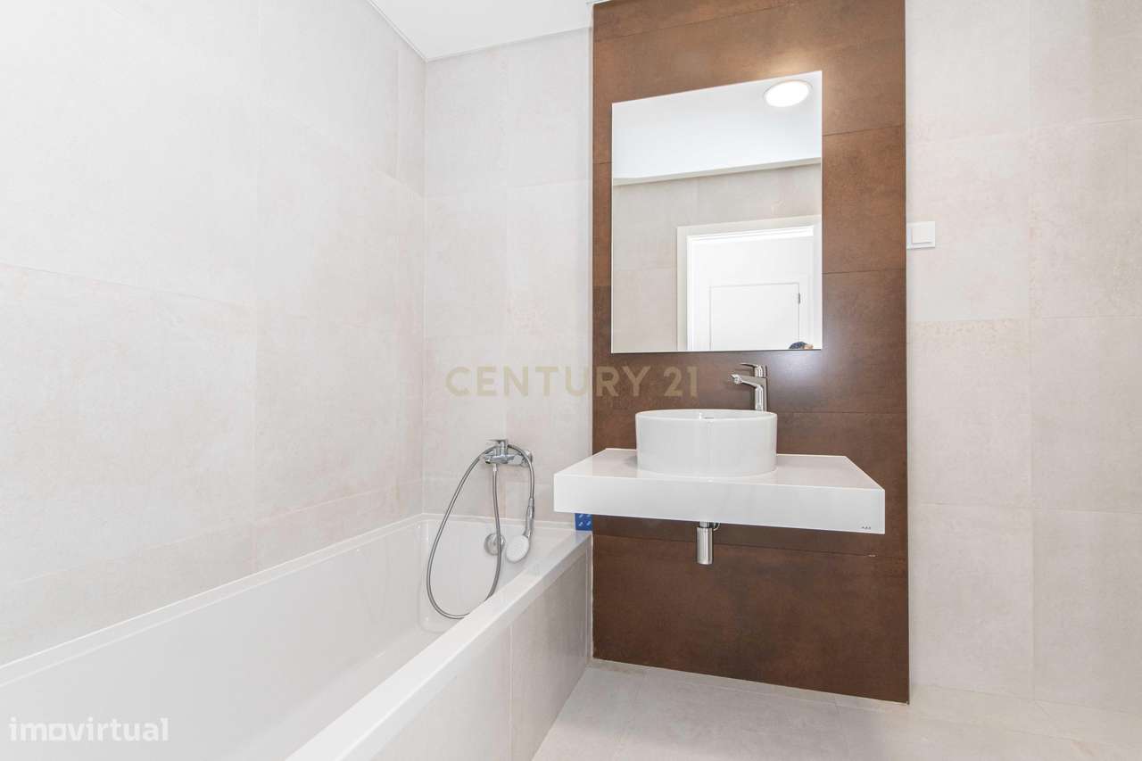 Penthouse T5 de luxo com vista rio – Carnaxide-13