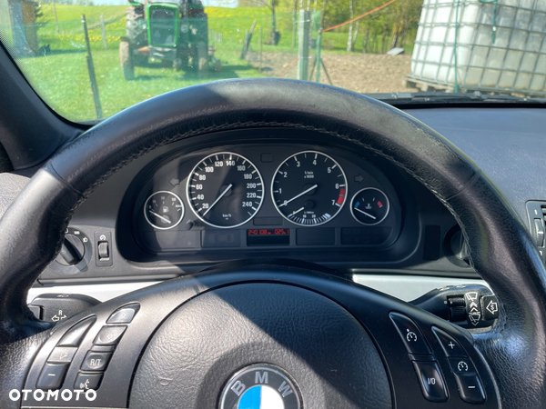 BMW Seria 5 525i - 11