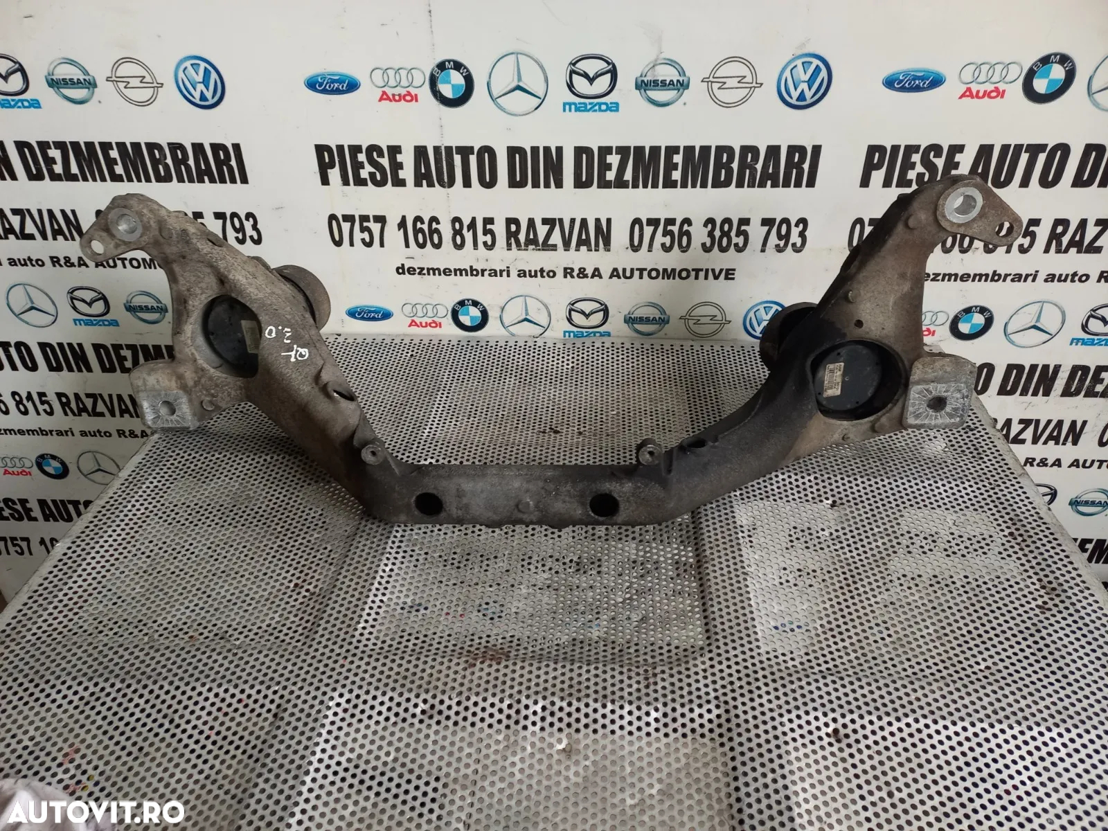 Suport Motor Stanga Dreapta Traversa Suport Motor Audi Q7 Vw Touareg Cod 7L8199207B 7L199131A - Dezmembrari Arad - 3