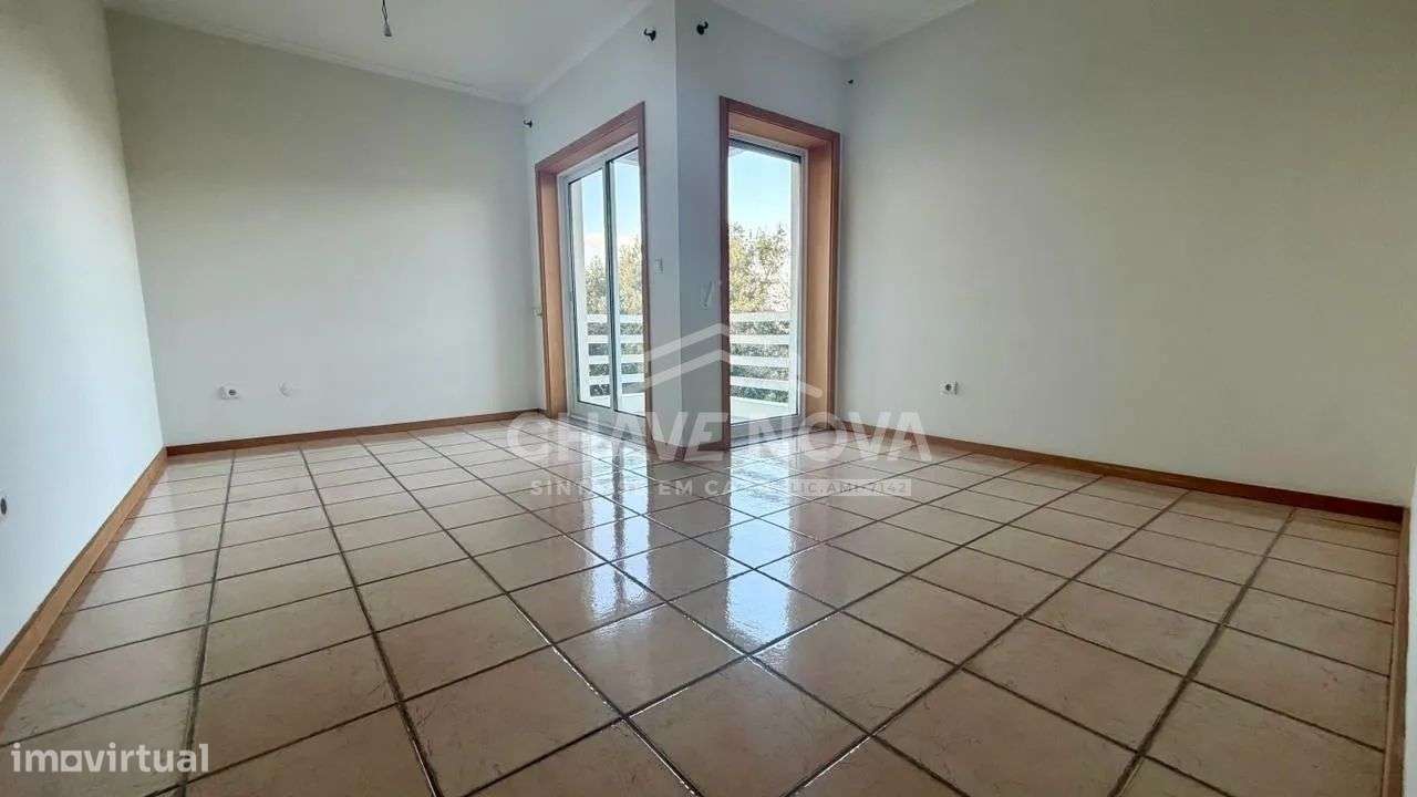 Apartamento T1 com varanda e garagem no Centro de Ermesinde - Grande imagem: 3/12