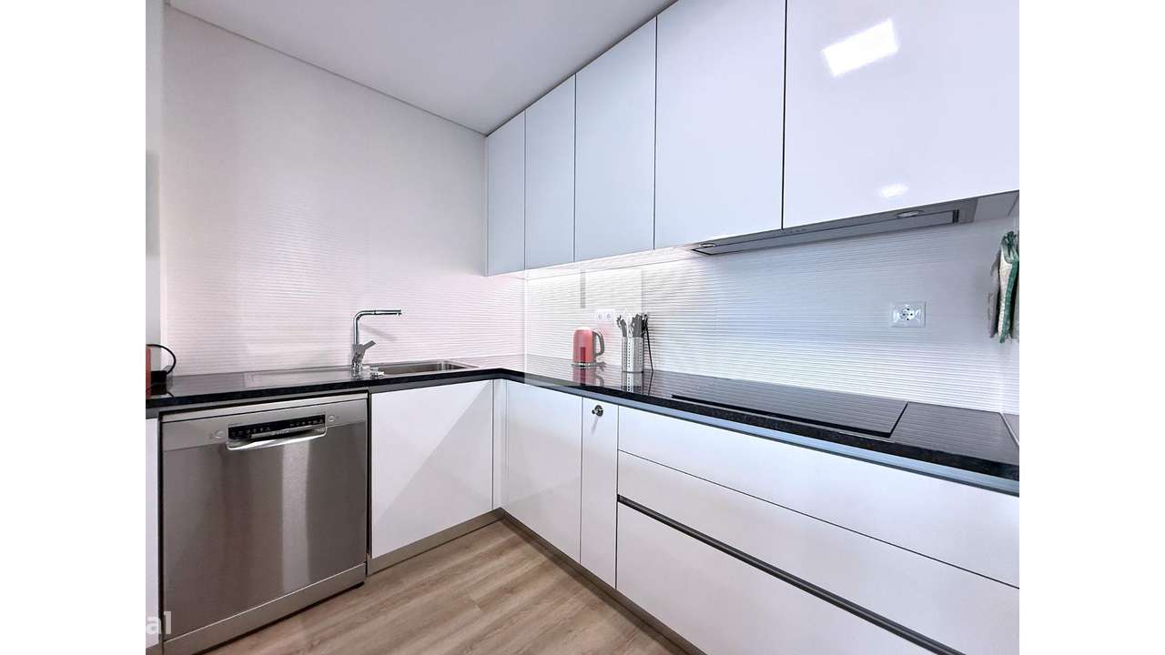 Espaçoso T4+1 Duplex c/ Vista Mar-18