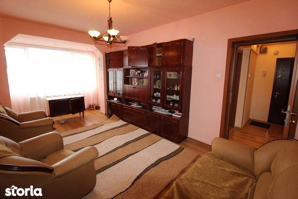 Vând apartament 3 camere în Hunedoara, Dunărea/M. Viteazu, 55mp