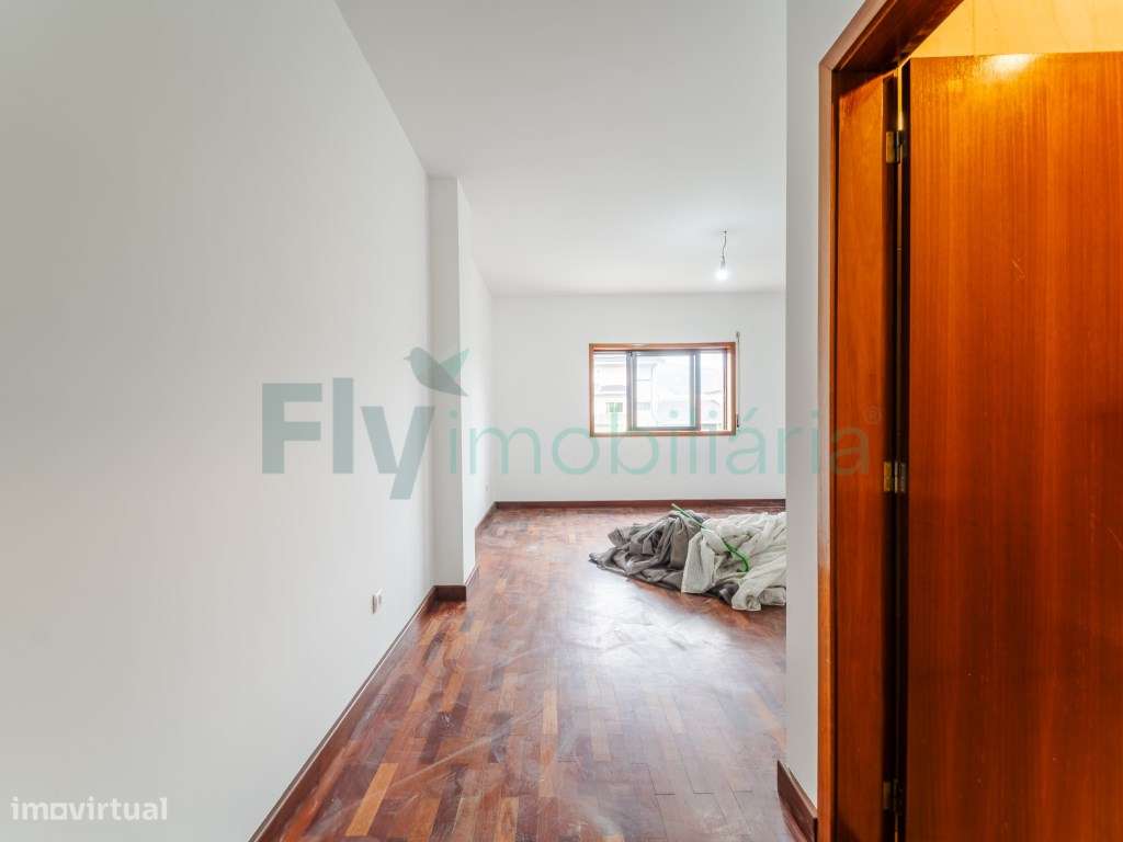 Excelente Apartamento T4 com Suite e Lugar de Garagem para 2 Carros-42