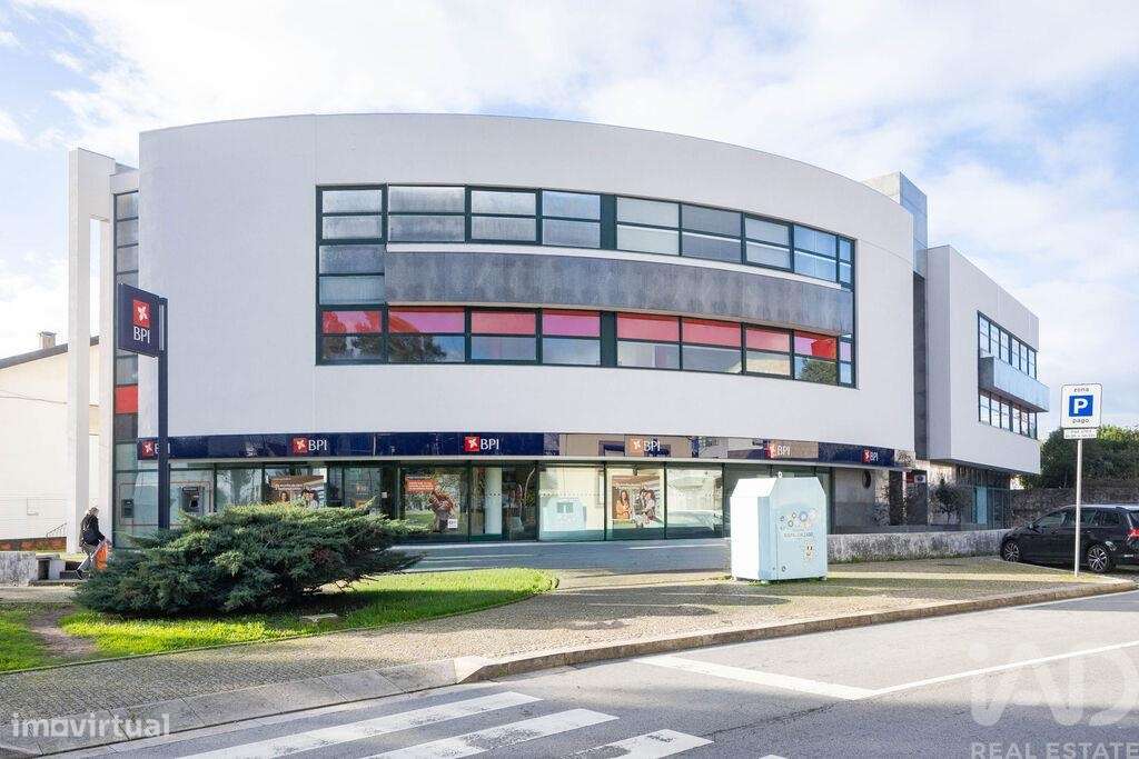 Prédio em Moreira - Grande imagem: 2/25