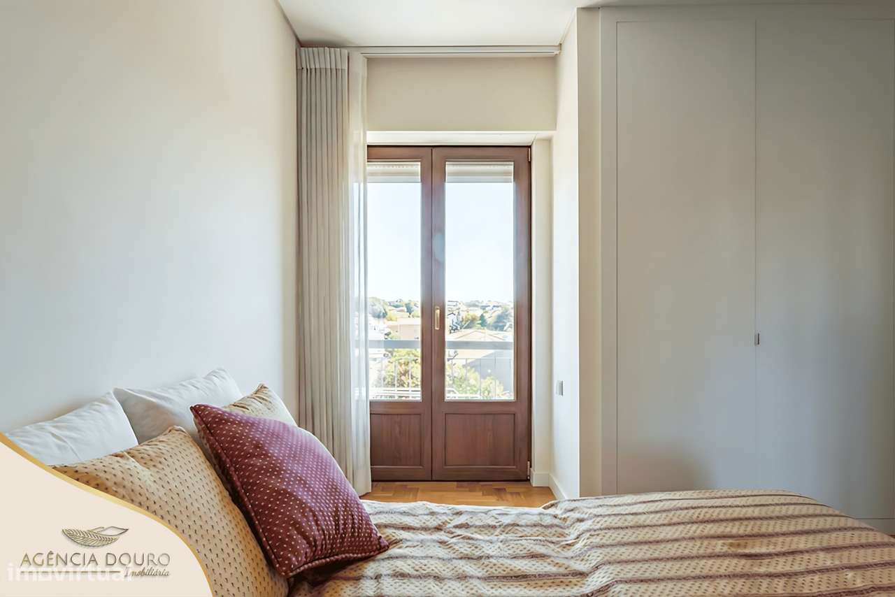 Apartamento T4 com varandas, em Aldoar, Porto-13