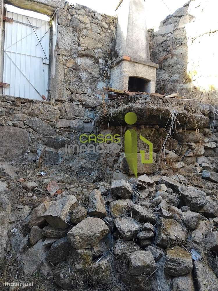 Moradia de Pedra, para reconstrução em Vila Cortês da Serra, Gouveia-8